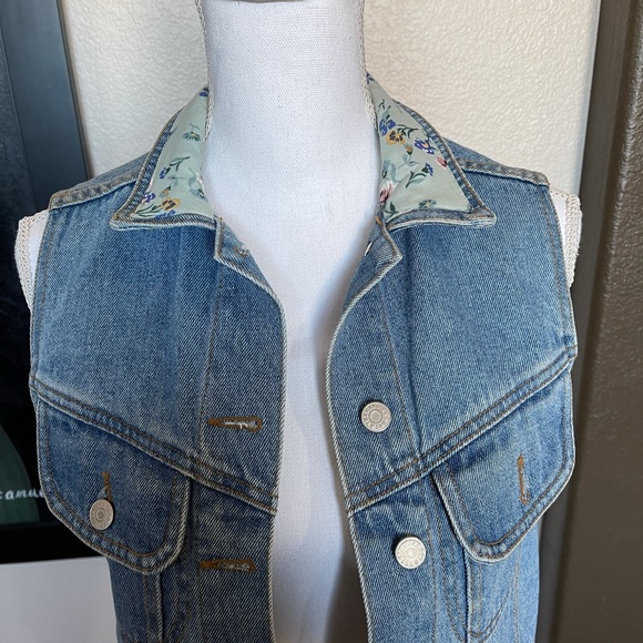 Beautiful Jean vest jacket with matching color collar to skirt set - Picture 7 of 7